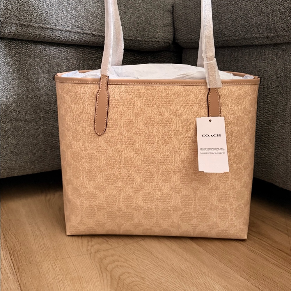 COACH SMALL/MEDIUM TOTE-COACH SHOULDER BAG. - Picture 11 of 12